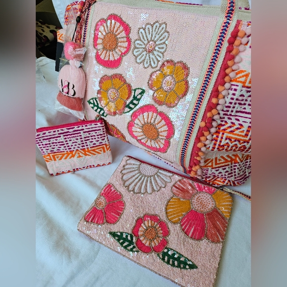 America & Beyond Tote Bag Bundle - Picture 8 of 10